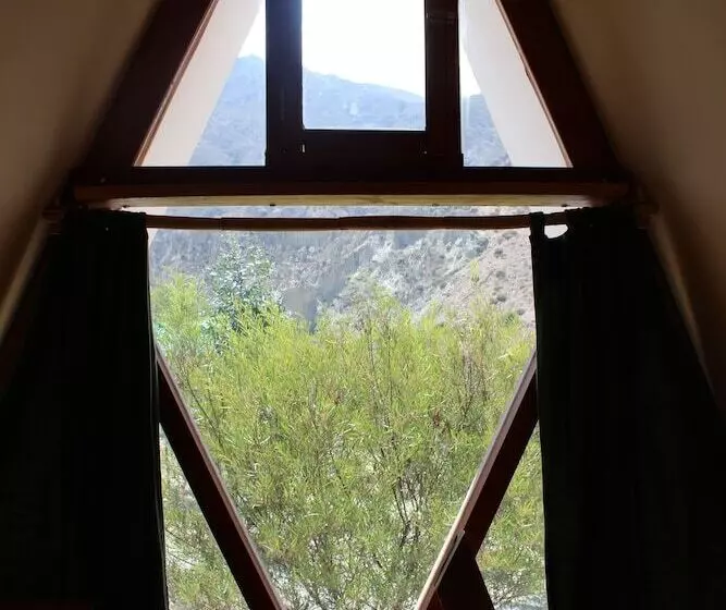 هتل Colibrí Eco Lodge & Camping