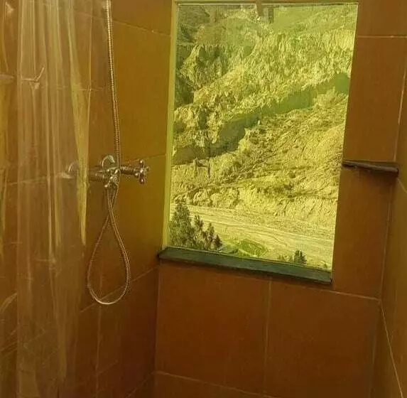 هتل Colibrí Eco Lodge & Camping