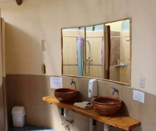 هتل Colibrí Eco Lodge & Camping