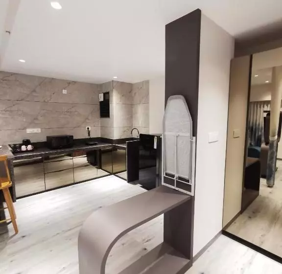 Hotelli The Excellency