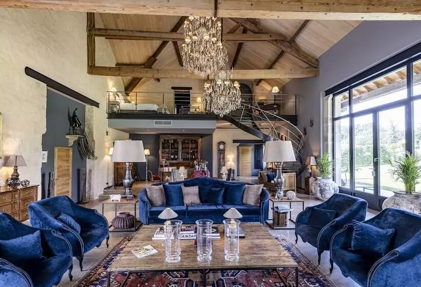 Hotelli Domaine De Rymska & Spa   Relais & Châteaux