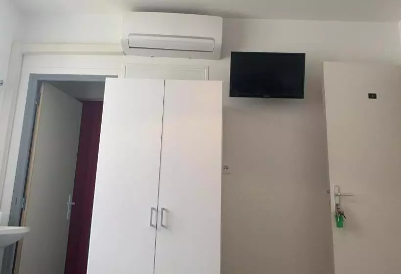 Hotel Du Cygne De La Croix Blanche