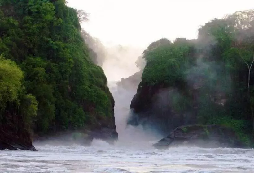 هتل Kabalega Wilderness Lodge