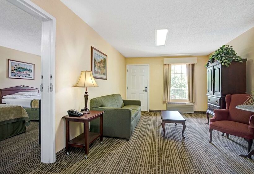 Отель Baymont By Wyndham Smithfield