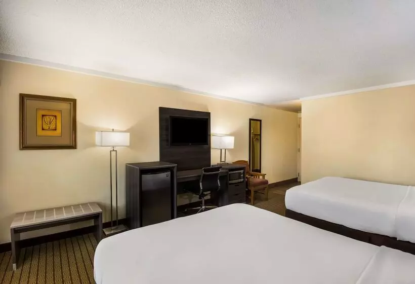 هتل Best Western Prairie Inn & Conference Center