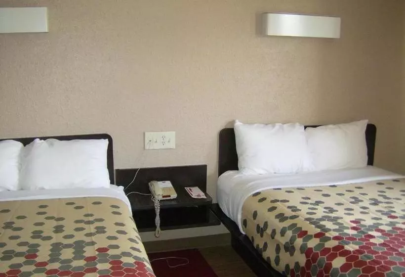 Отель Econo Lodge Inn & Suites