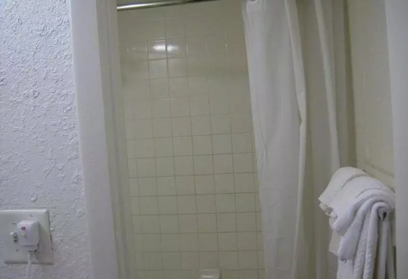 Отель Econo Lodge Inn & Suites