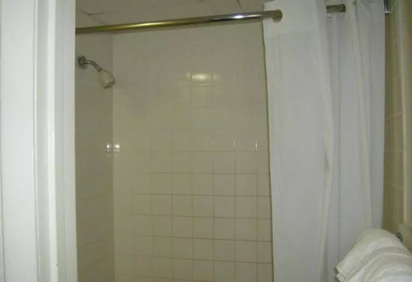 Отель Econo Lodge Inn & Suites