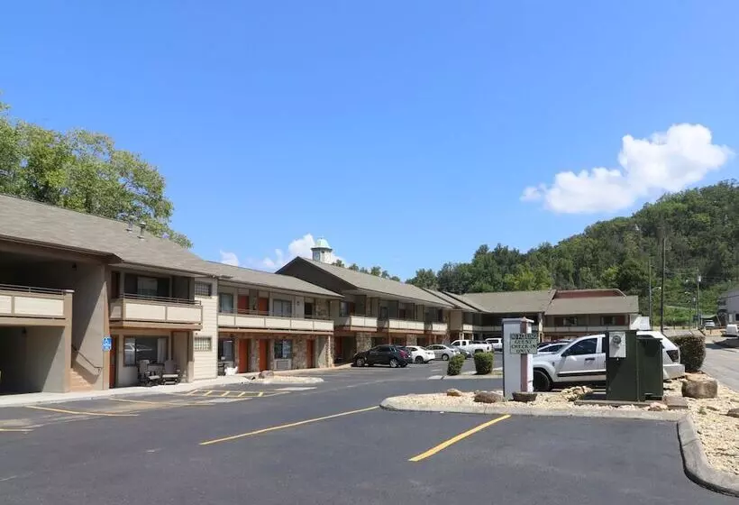 Отель Howard Johnson By Wyndham Downtown Gatlinburg