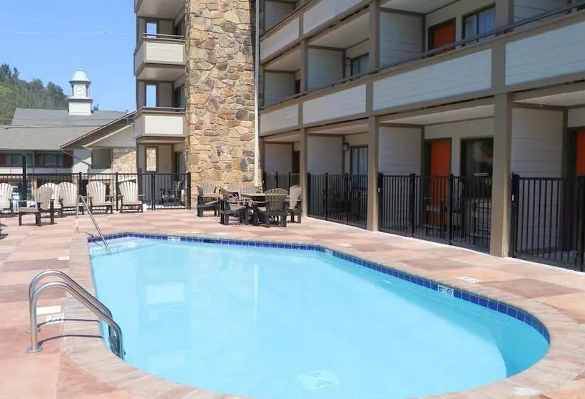 Отель Howard Johnson By Wyndham Downtown Gatlinburg