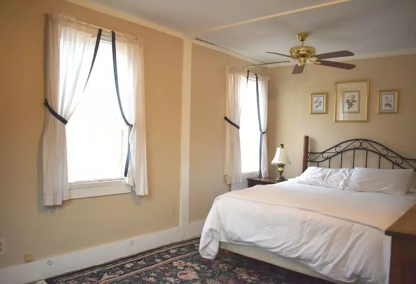 Hotelli Isaac Merrill House