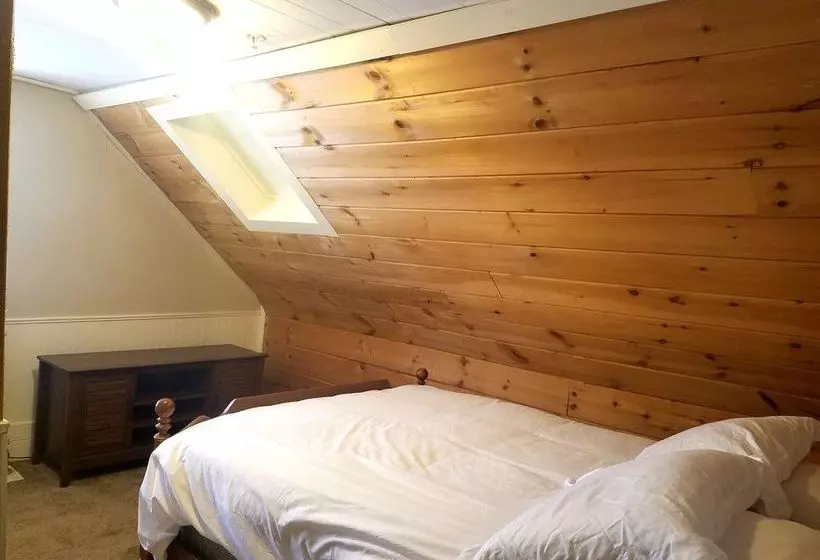 Hotelli Isaac Merrill House