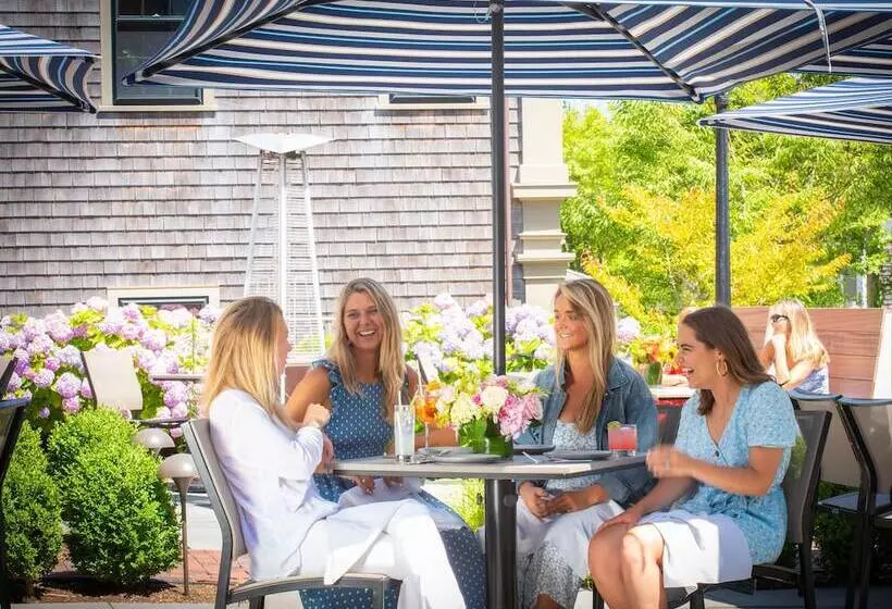 בית מלון כפרי Jared Coffin House