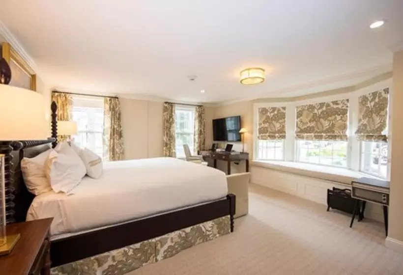 בית מלון כפרי Jared Coffin House