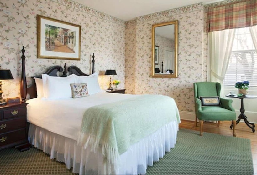 هتل Jared Coffin House