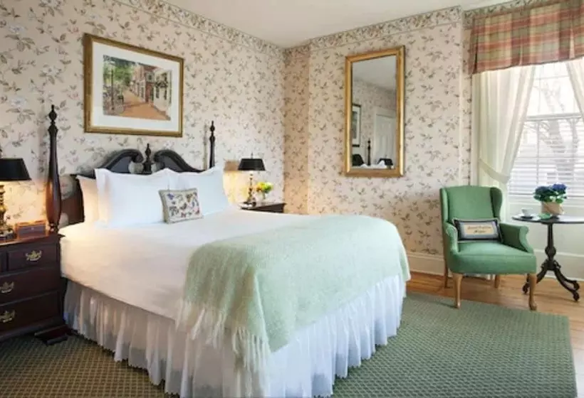 בית מלון כפרי Jared Coffin House