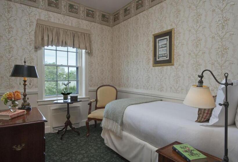 هتل Jared Coffin House