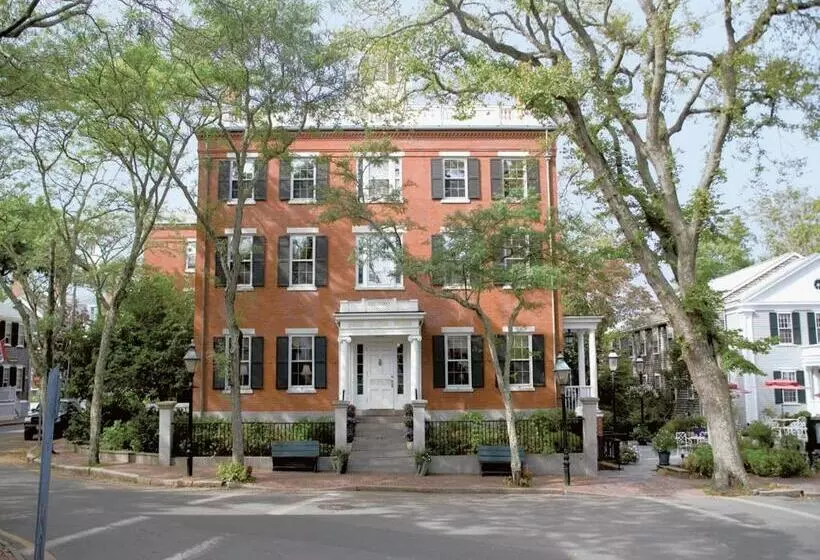 בית מלון כפרי Jared Coffin House