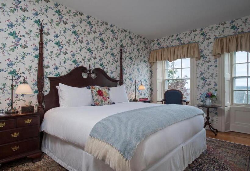 هتل Jared Coffin House