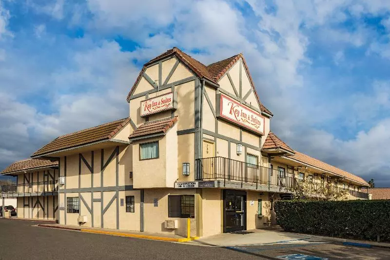酒店 Key Inn & Suites