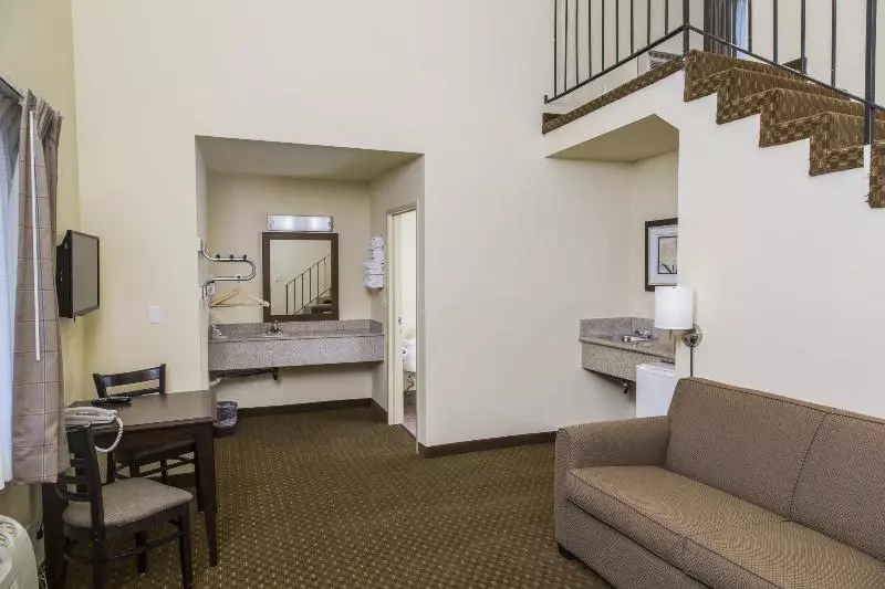 酒店 Key Inn & Suites