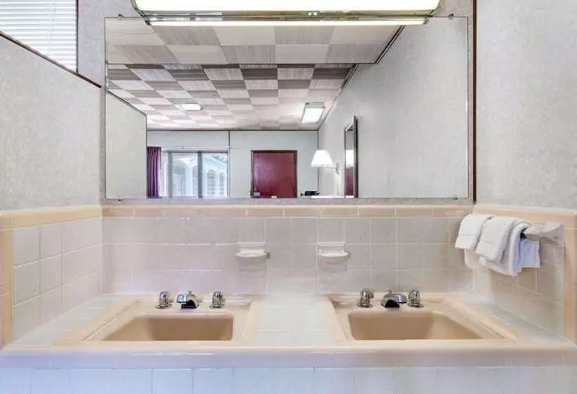 Отель Knights Inn Galax