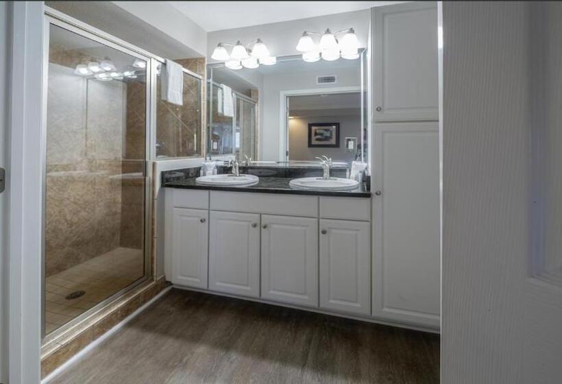 Islander Hotel & Resort