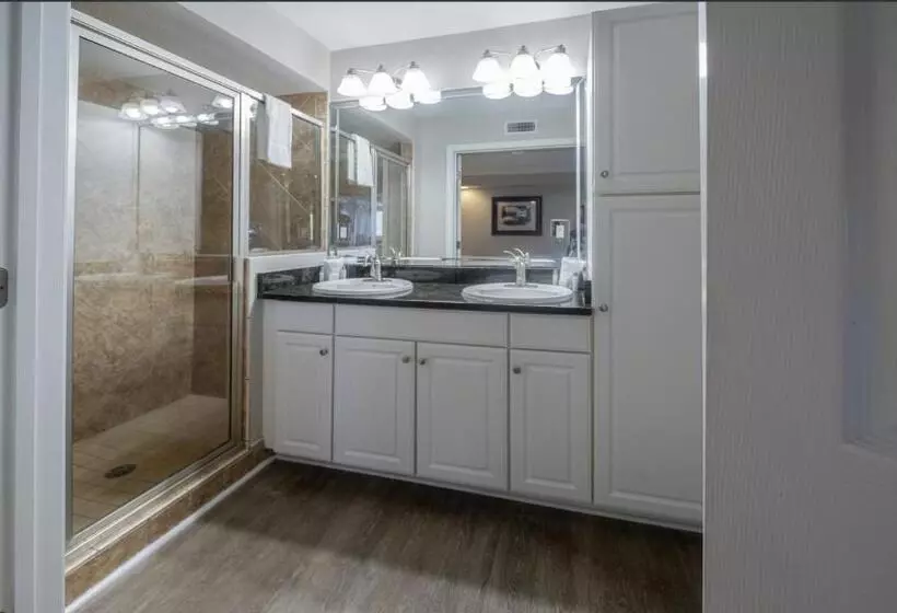 Islander Hotel & Resort