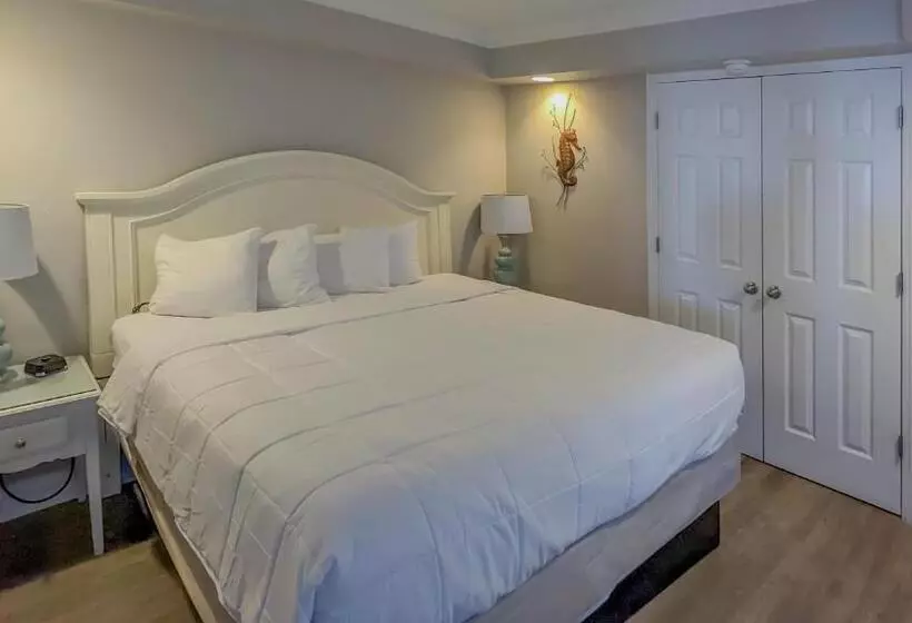 Islander Hotel & Resort