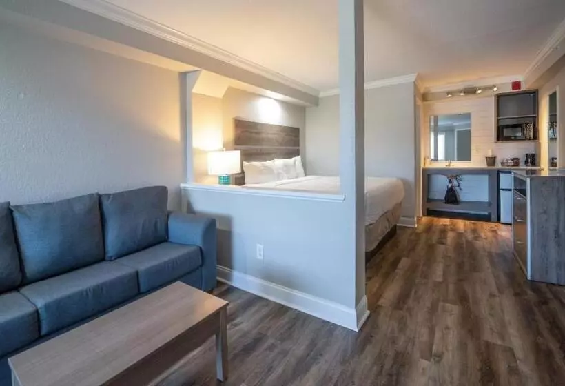 Islander Hotel & Resort