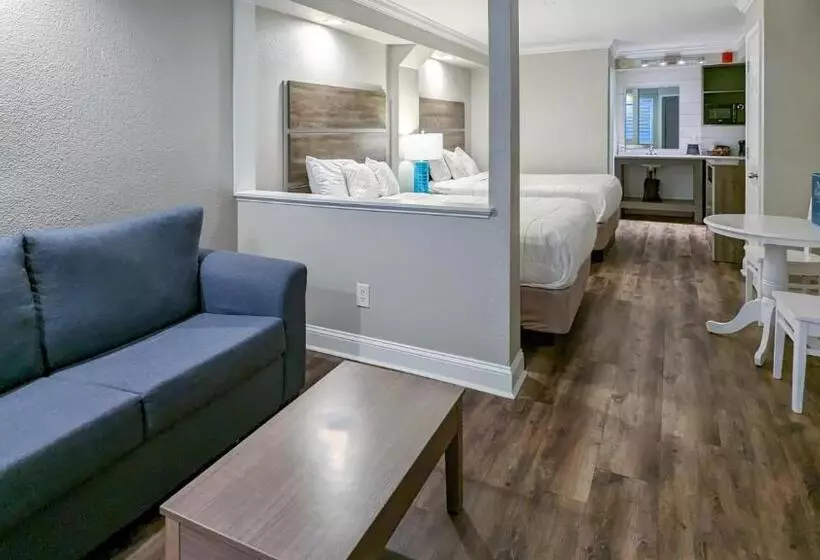 Islander Hotel & Resort