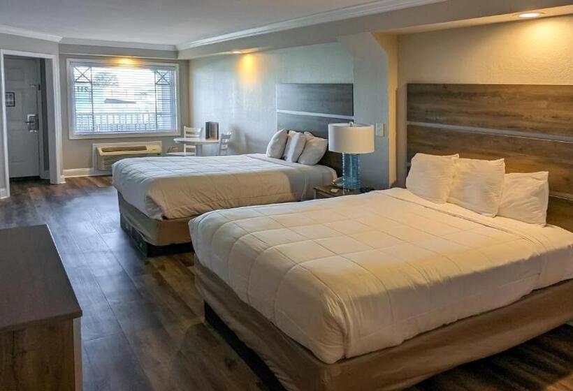 Islander Hotel & Resort