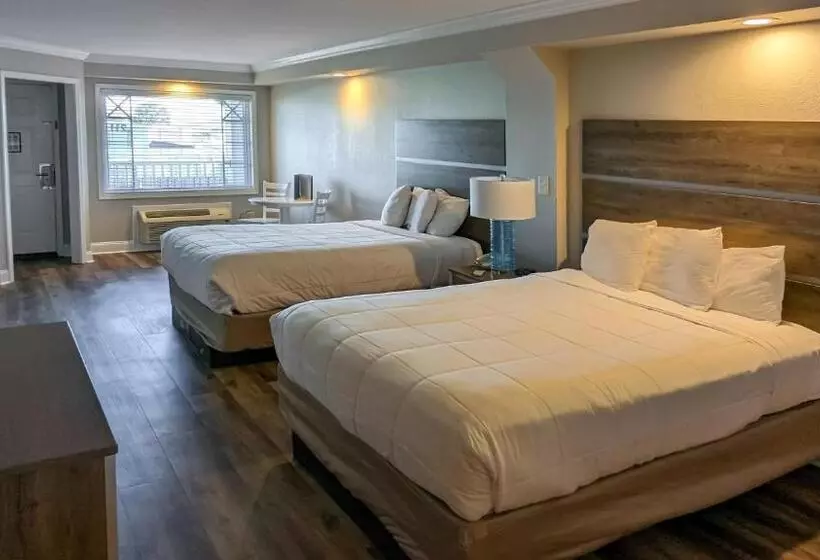 Islander Hotel & Resort