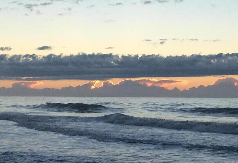 Islander Hotel & Resort