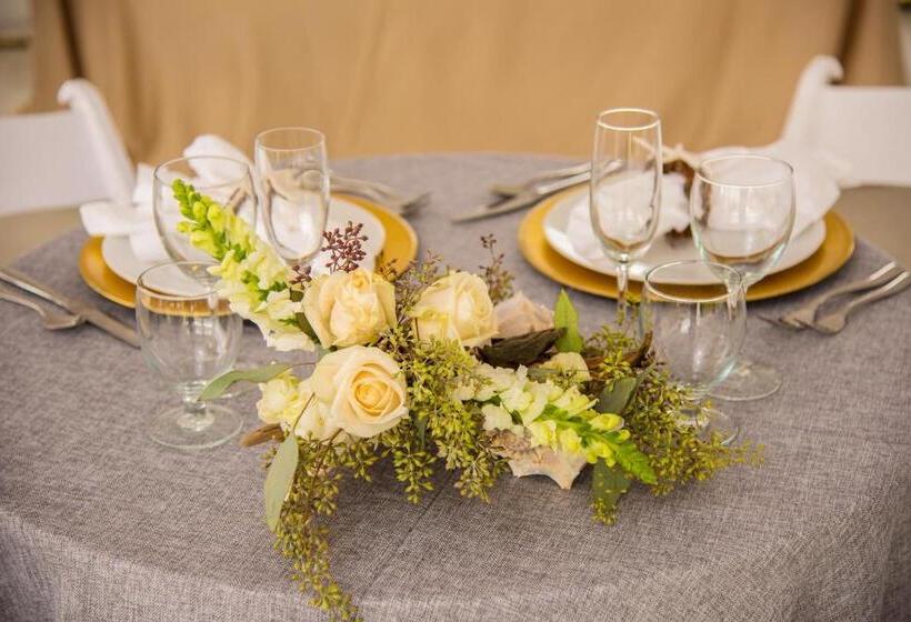 Islander Hotel & Resort