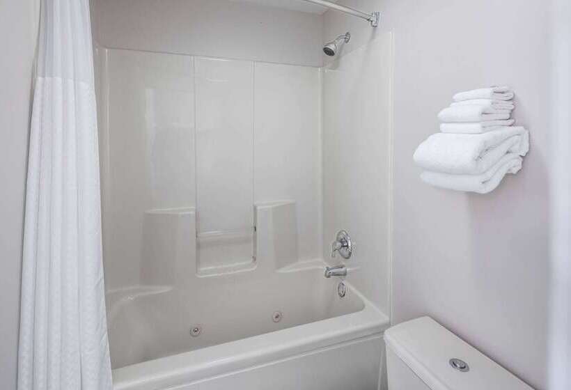 모텔 Baymont By Wyndham Cleveland