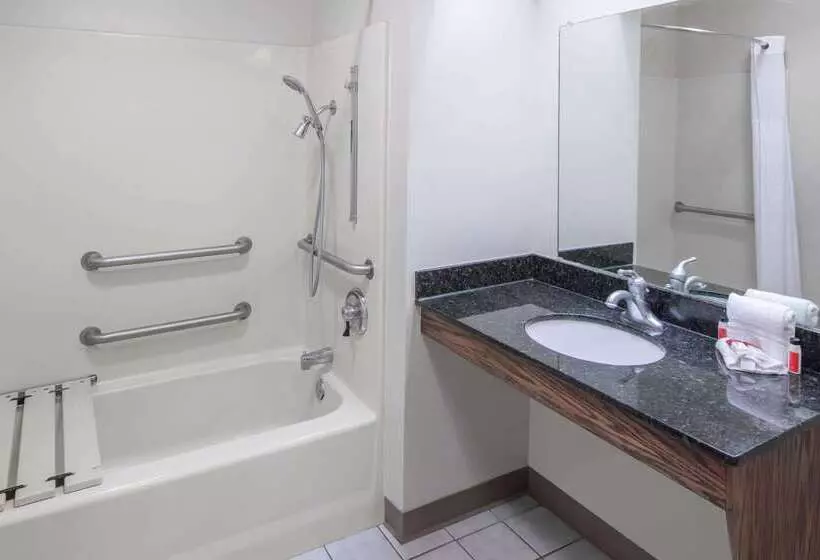 Мотель Baymont By Wyndham Cleveland