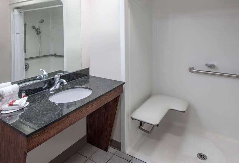 모텔 Baymont By Wyndham Cleveland