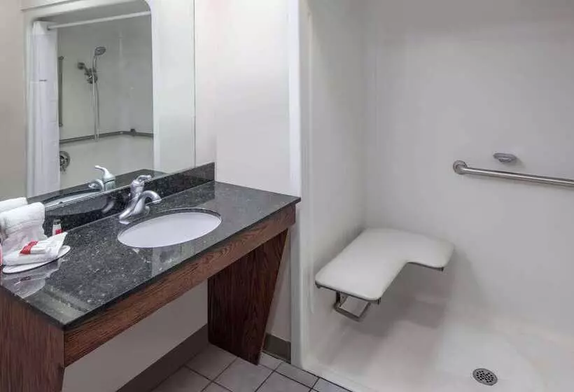 Мотель Baymont By Wyndham Cleveland