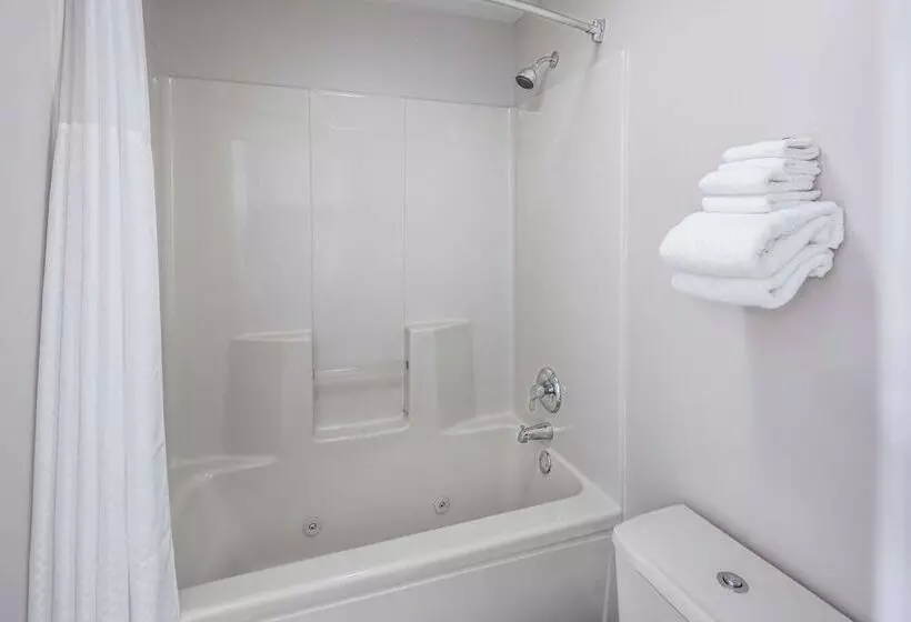 Мотель Baymont By Wyndham Cleveland