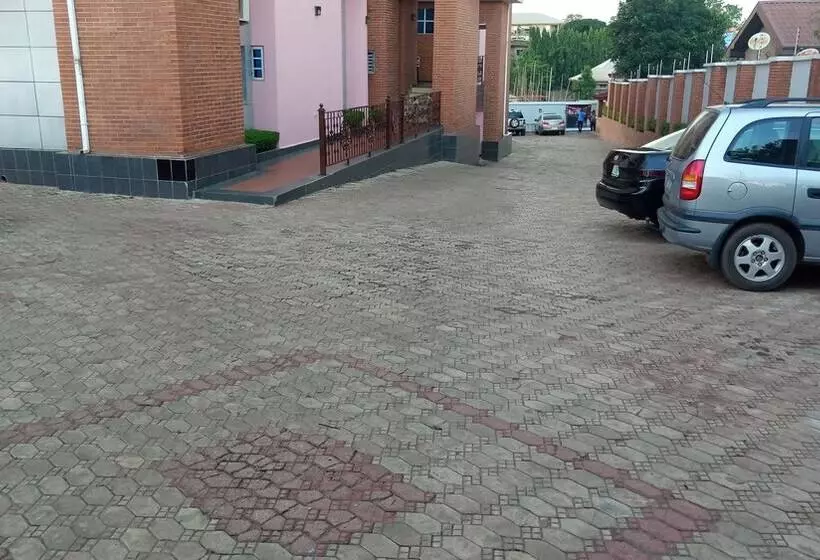 Hard Break Hotel And Suite