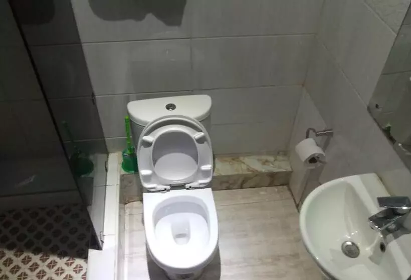 Hard Break Hotel And Suite