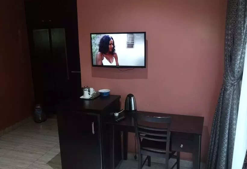 Hard Break Hotel And Suite