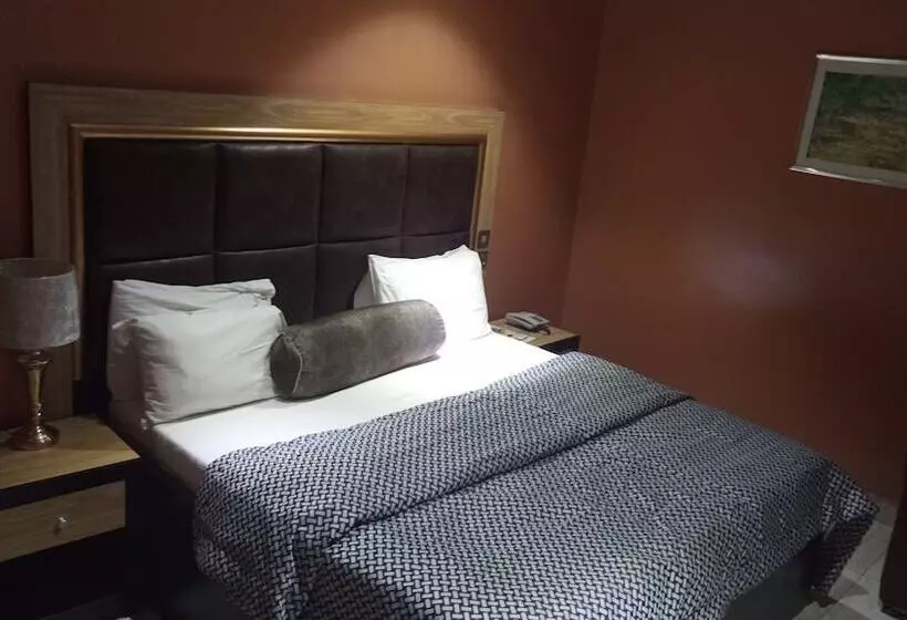 Hard Break Hotel And Suite