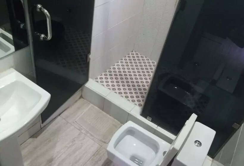 Hard Break Hotel And Suite