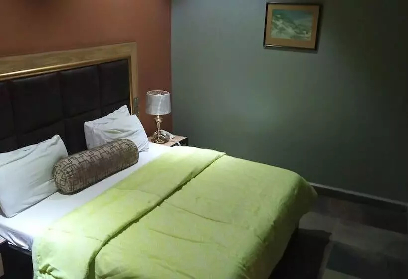 Hard Break Hotel And Suite