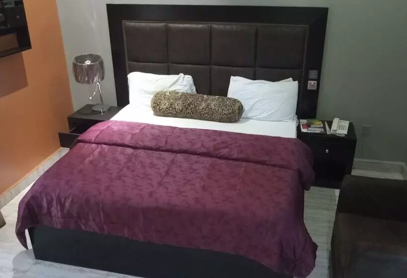 Hard Break Hotel And Suite