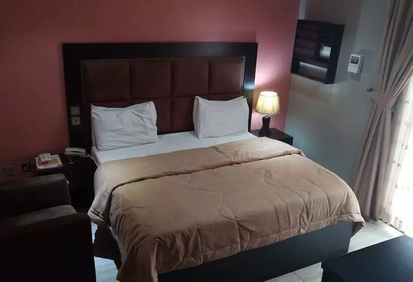 Hard Break Hotel And Suite