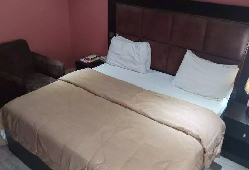 Hard Break Hotel And Suite