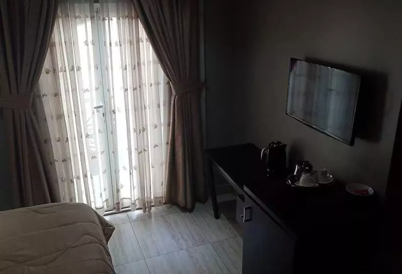 Hard Break Hotel And Suite